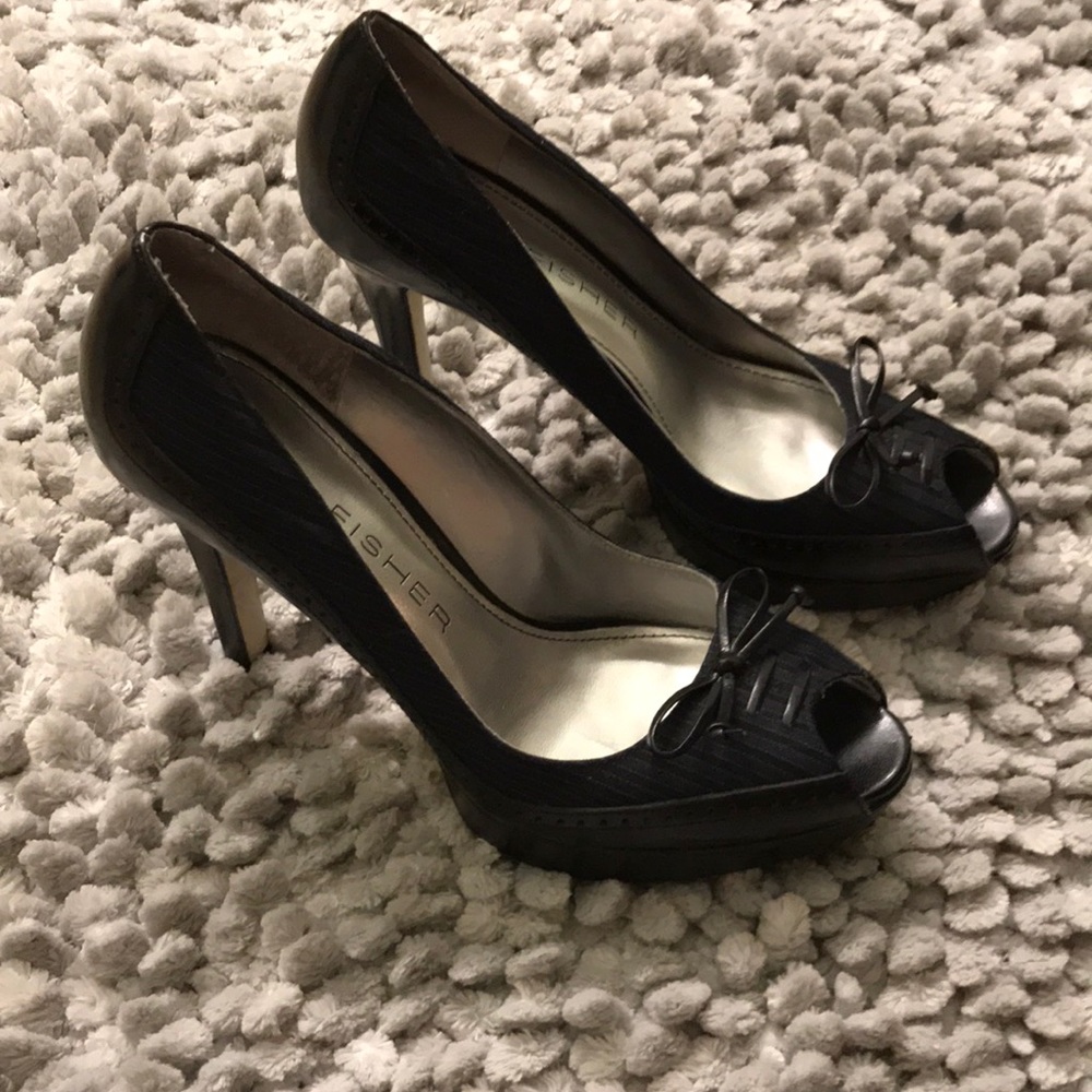 Marc Fisher Black leather peek toe heels 👠